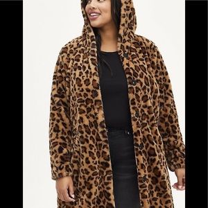 Torrid LEOPARD FAUX FUR HOODED COAT size 0 l(large)